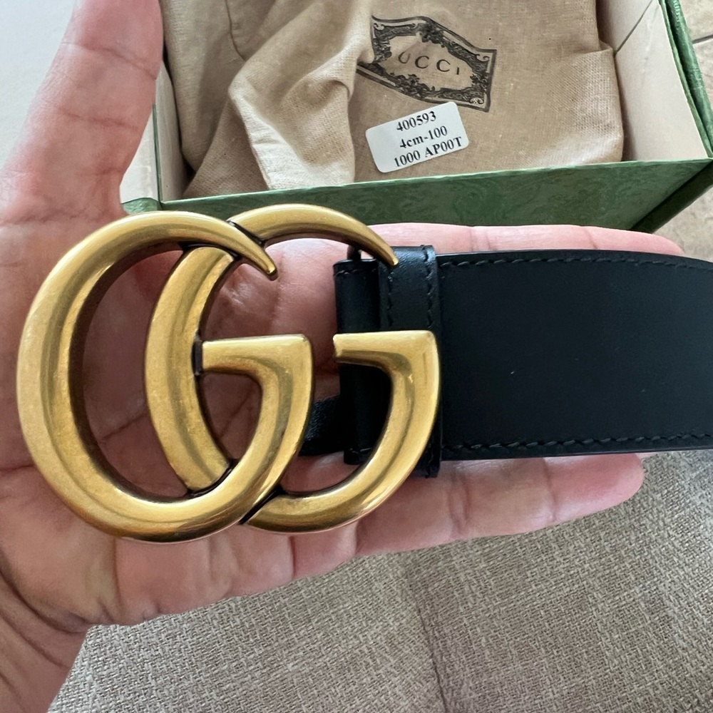 Gucci belt comes with dust bag and box